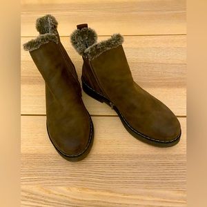 Faux fur boots